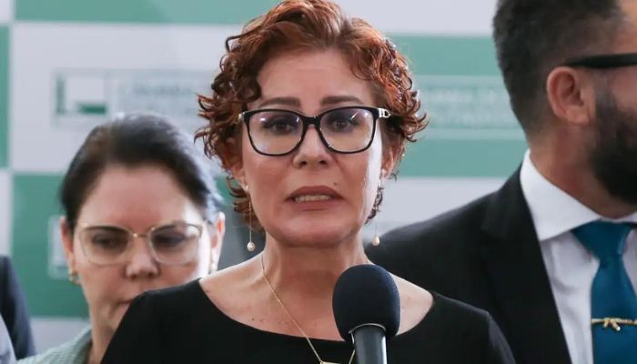 TSE multa deputada Zambelli em R$ 30 mil por fake news sobre e-Título